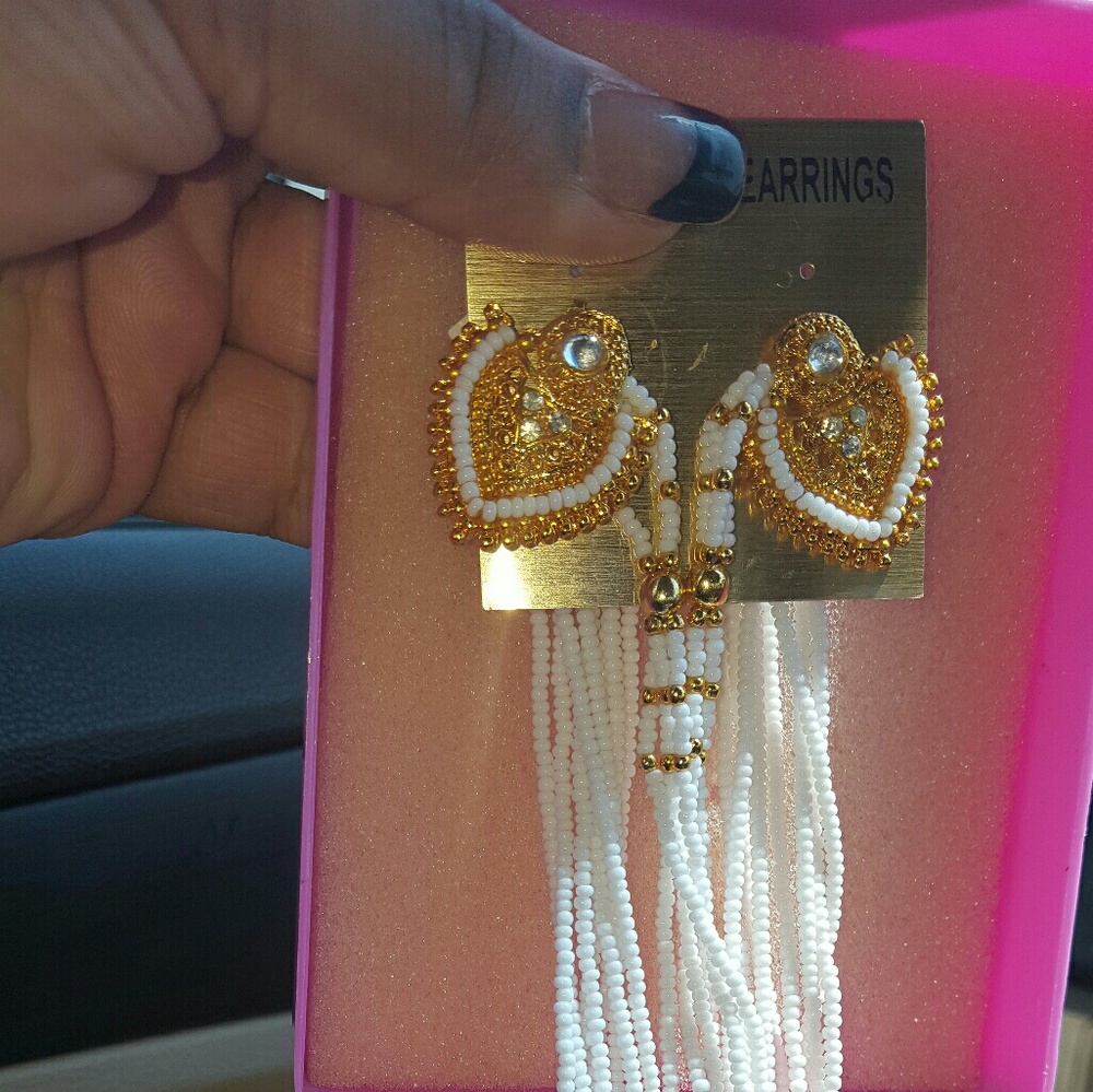 Jewelry necklace and earrings
